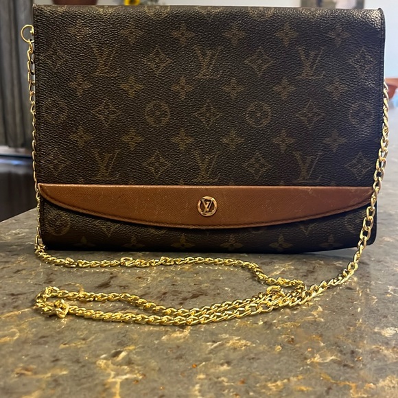 Louis Vuitton clutch/wristlet with unbranded crossbody chain - Picture 1 of 14